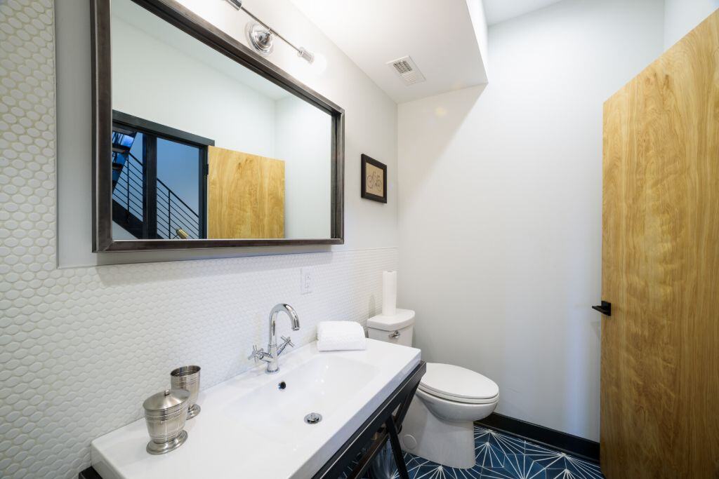 Emerald st second bathroom view