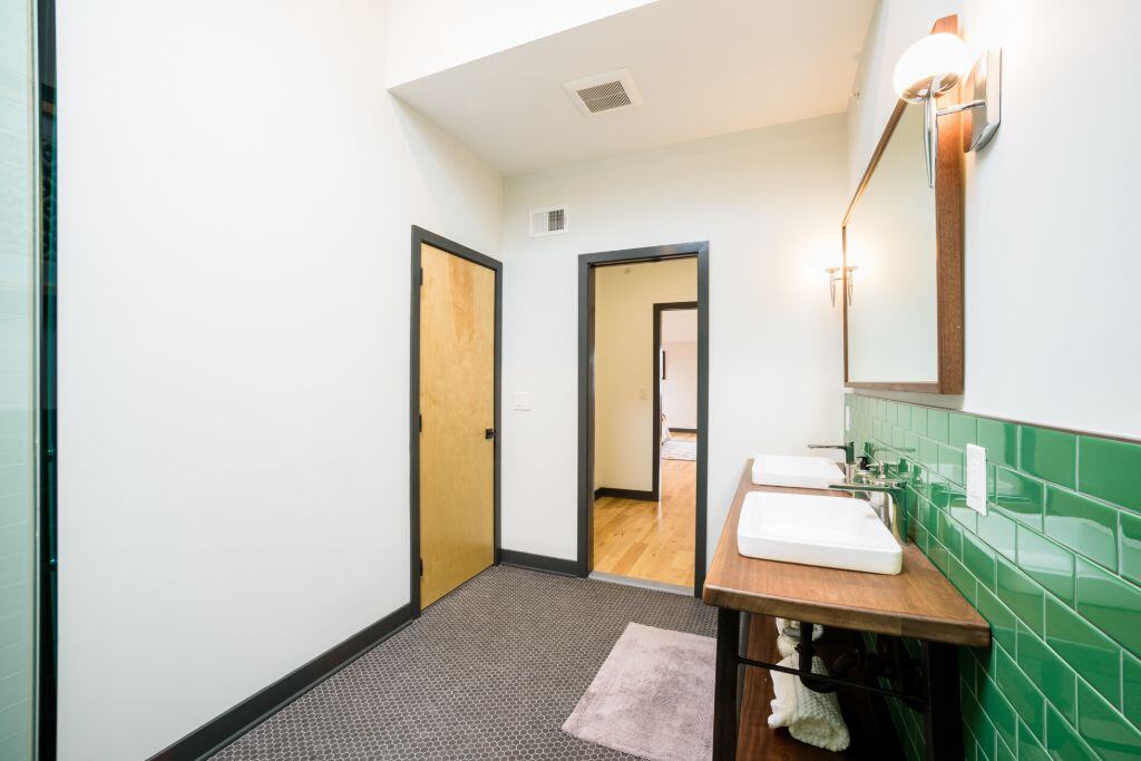 Emerald st bathroom view