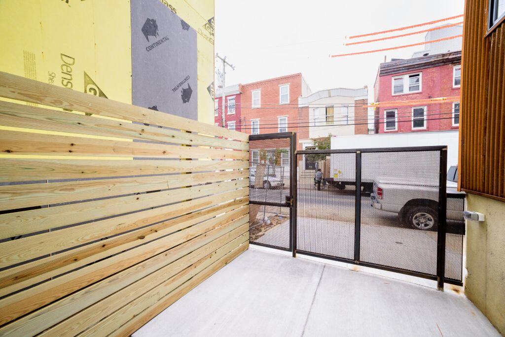 Emerald st side access